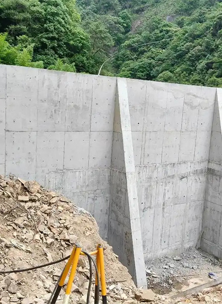 太原小店区重力式挡土墙